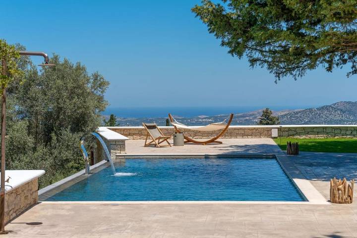 Ferienhaus für 3 Personen, mit Terrasse und Garten sowie Pool und Ausblick