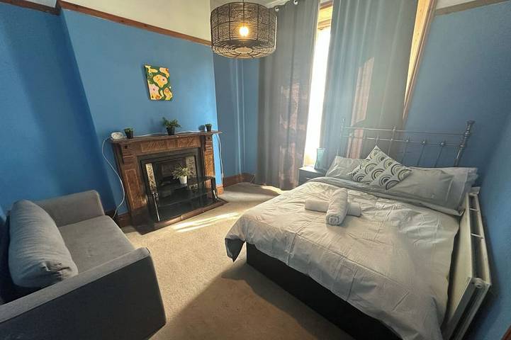 Holiday rental for 14 people, with garden in Walsall