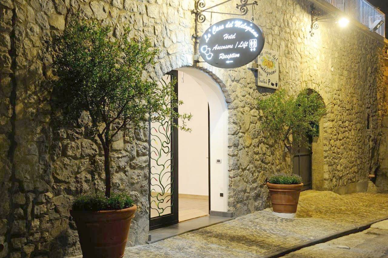 La Casa Del Melograno in Furore, Sorrento Coast