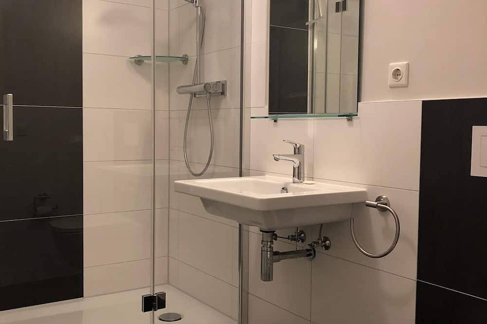 Ganze Wohnung, Ganz nah am Meer und km-langen Sandstrand; hell und ruhig am Waldrand, Balkon in Zempin, Usedomer Norden