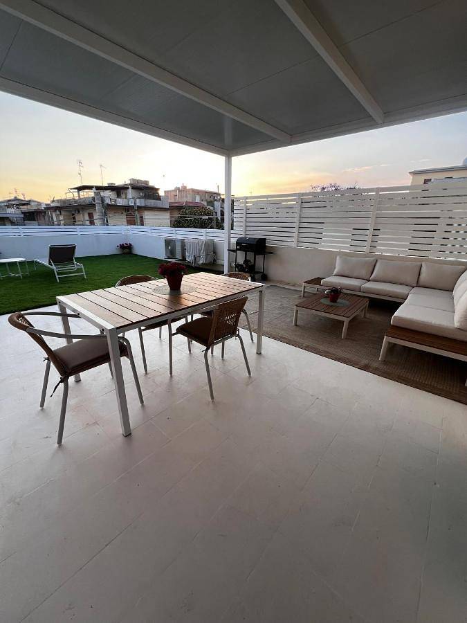Location de vacances pour 4 personnes, avec balcon et vue à Sampieri