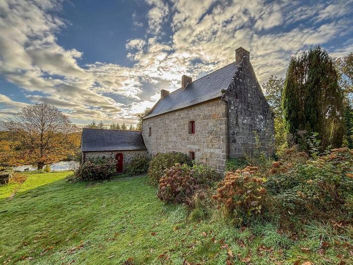 Location de vacances pour 8 personnes, avec vue sur le lac et piscine ainsi que jardin et vue, animaux acceptés à Plounérin - 4