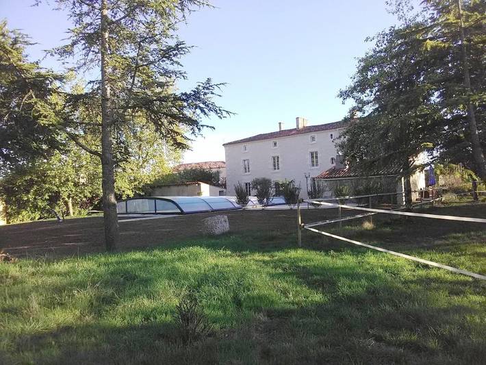 Chambre d’hôte pour 2 personnes, avec Terrasse ainsi que Jardin et Piscine à Liez