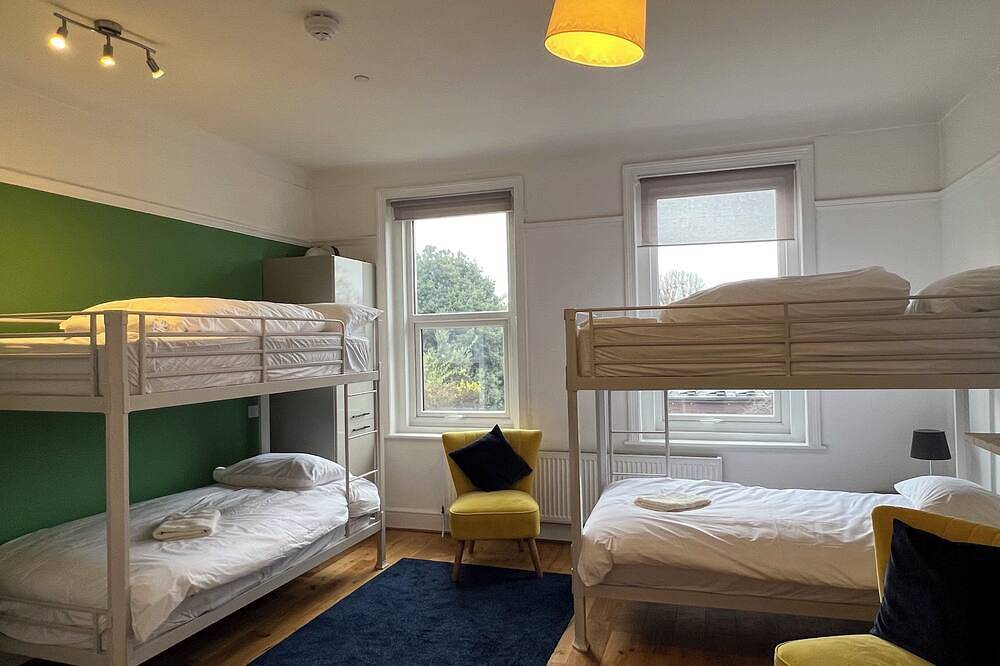 Unique Well Located Spacious 10 Bedroom Group House Parking in Lewisham, London