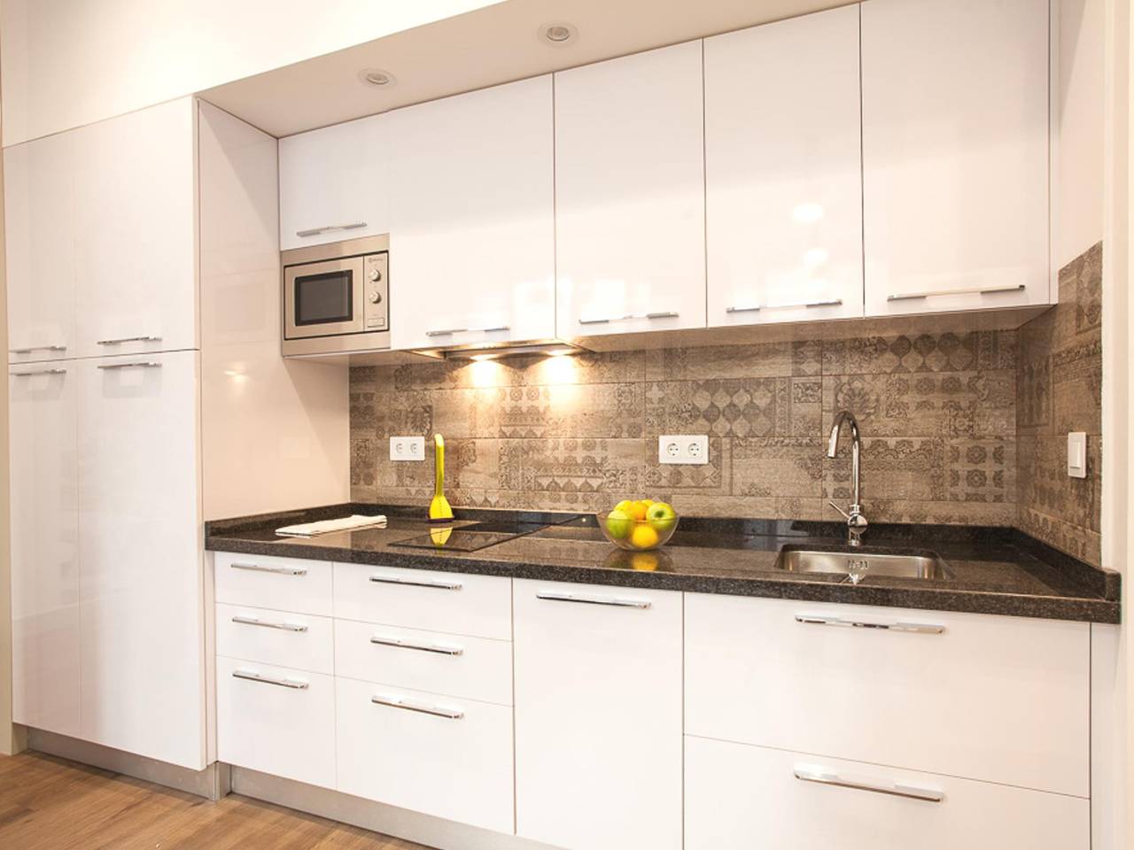 Apartamento vacacional entero, Del Parque Flats Santos - Paseo del Parque in Malaga Centro Historico, Málaga