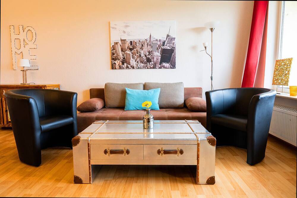 Ganze Wohnung, Große Fewo, 3 Schlafzimmer, 2 Bäder, ruhig, citynah, 2 Süd-Balkons, Parkplätze in Niestetal, Hessisches Bergland