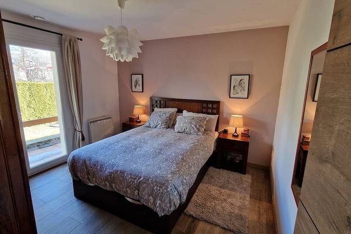 Location de vacances pour 8 personnes, avec piscine à UR - 2