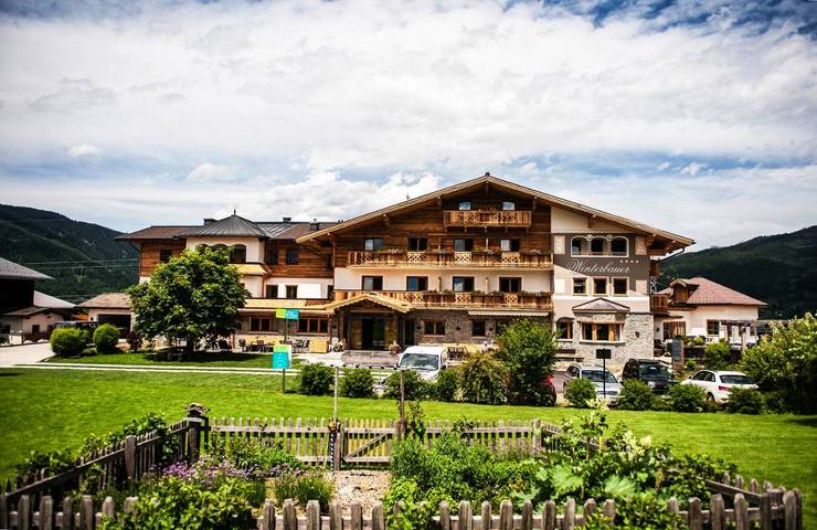 Hotel voor 4 personen, with Whirlpool and Terras as well as Tuin and Zwembad in Flachau