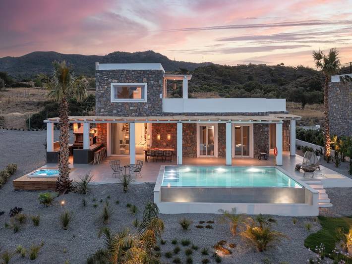 Ferienhaus für 8 Personen, mit Garten und Pool sowie Terrasse