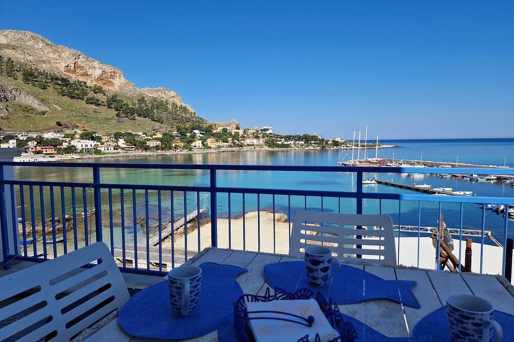 Apartamento entero, Espléndido ático junto al mar. Vista impresionante in Palermo, Provincia de Palermo