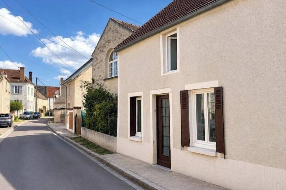 Graziosa casa ai piedi della Cure d'Arcy in Arcy-sur-Cure, Région d'Auxerre