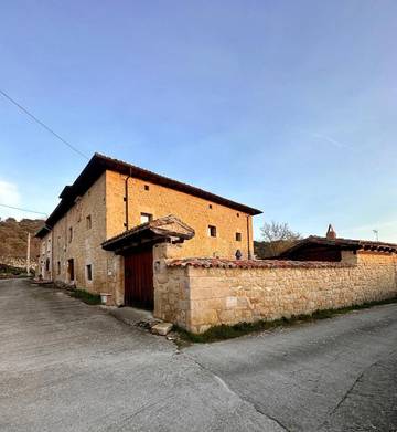 Casa rural para 10 personas, con piscina además de jacuzzi y jardín en Villarcayo de Merindad de Castilla la Vieja