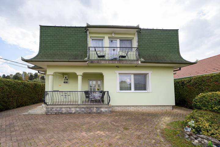 Ferienwohnung für 4 Personen, mit Balkon und Garten in Zalakaros
