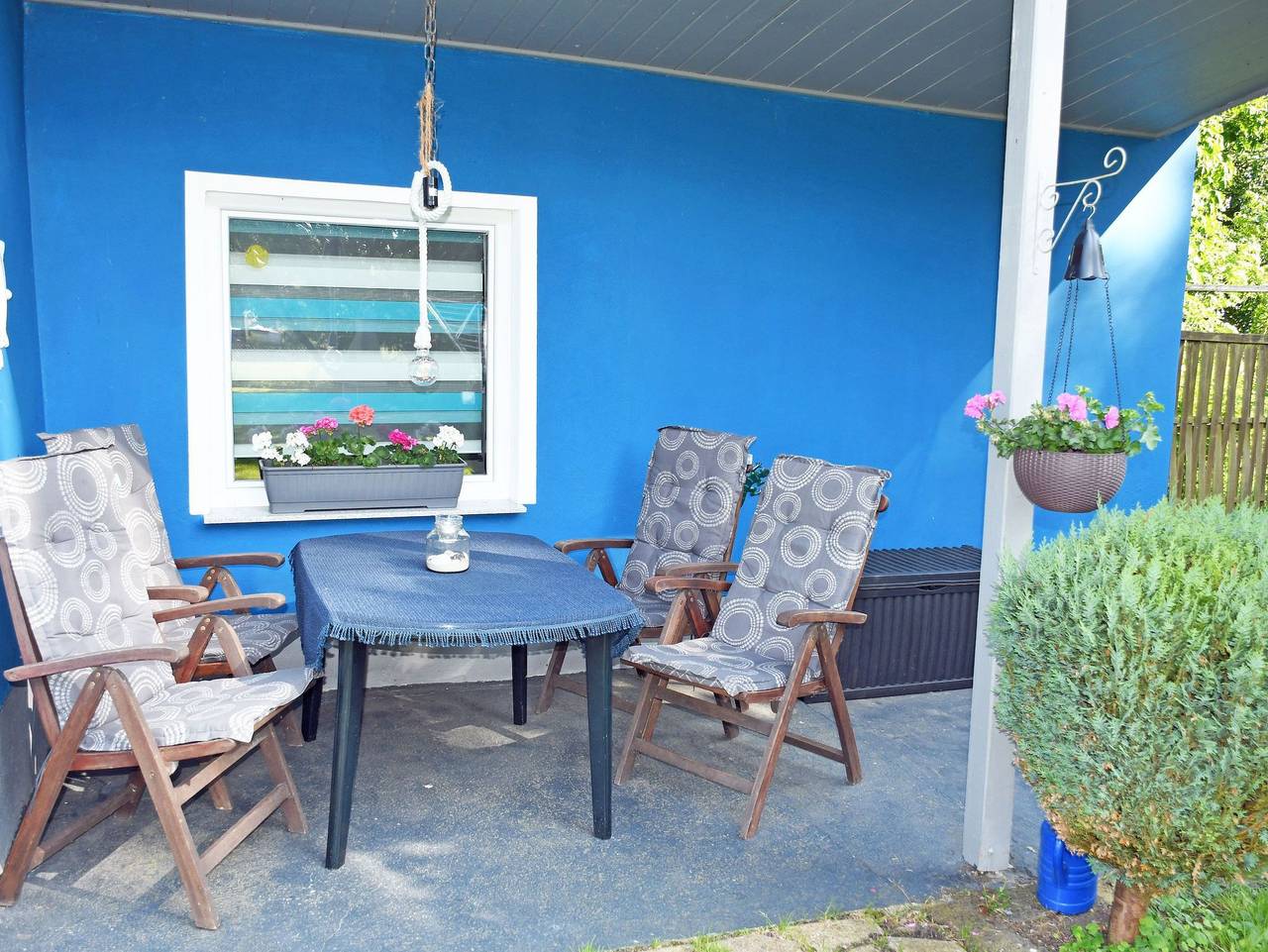 Ganze Ferienwohnung, Ferienhaus mit Kamin und Terrasse - Ferienhaus mit Kamin und Terrasse Fam. Lemke in Bergen auf Rügen, Bergen auf Rügen und Umgebung
