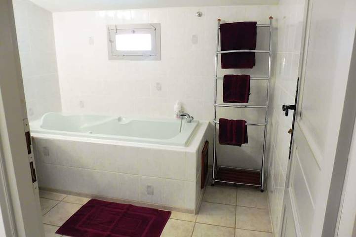 Location de vacances pour 4 personnes, avec terrasse et jardin à Niozelles - 4