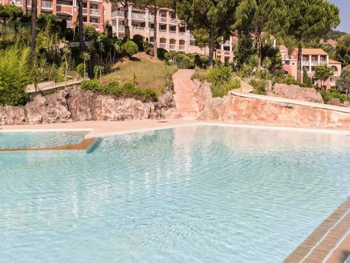 Ferienwohnung für 7 Personen, mit Balkon und Pool, kinderfreundlich in Le Dramont