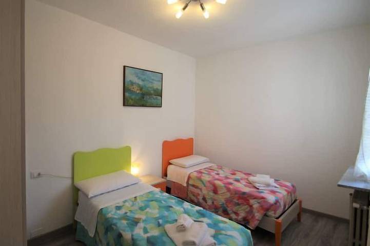 Ganze Wohnung, Ferienwohnung Tucano in Luino, Comune di Luino