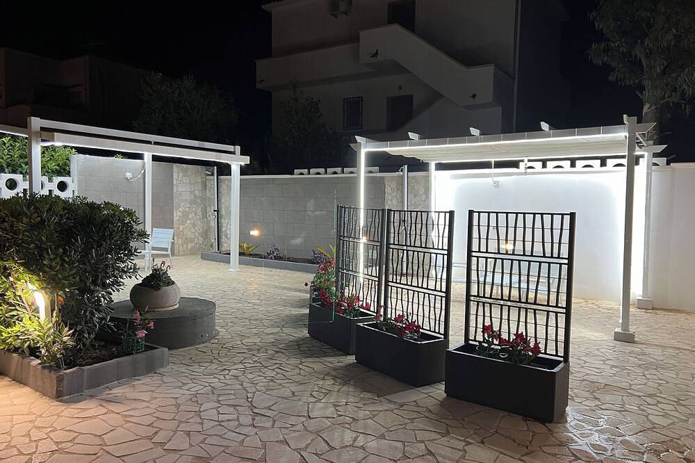 Entire apartment, Melograno apartment near sandy beach in Campomarino di Maruggio, Campomarino (Apulia)