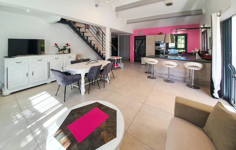 Geräumiger Rückzugsort mit Pool, Parkplatz und Terrasse in Callian, Mittelmeerküste (Frankreich)