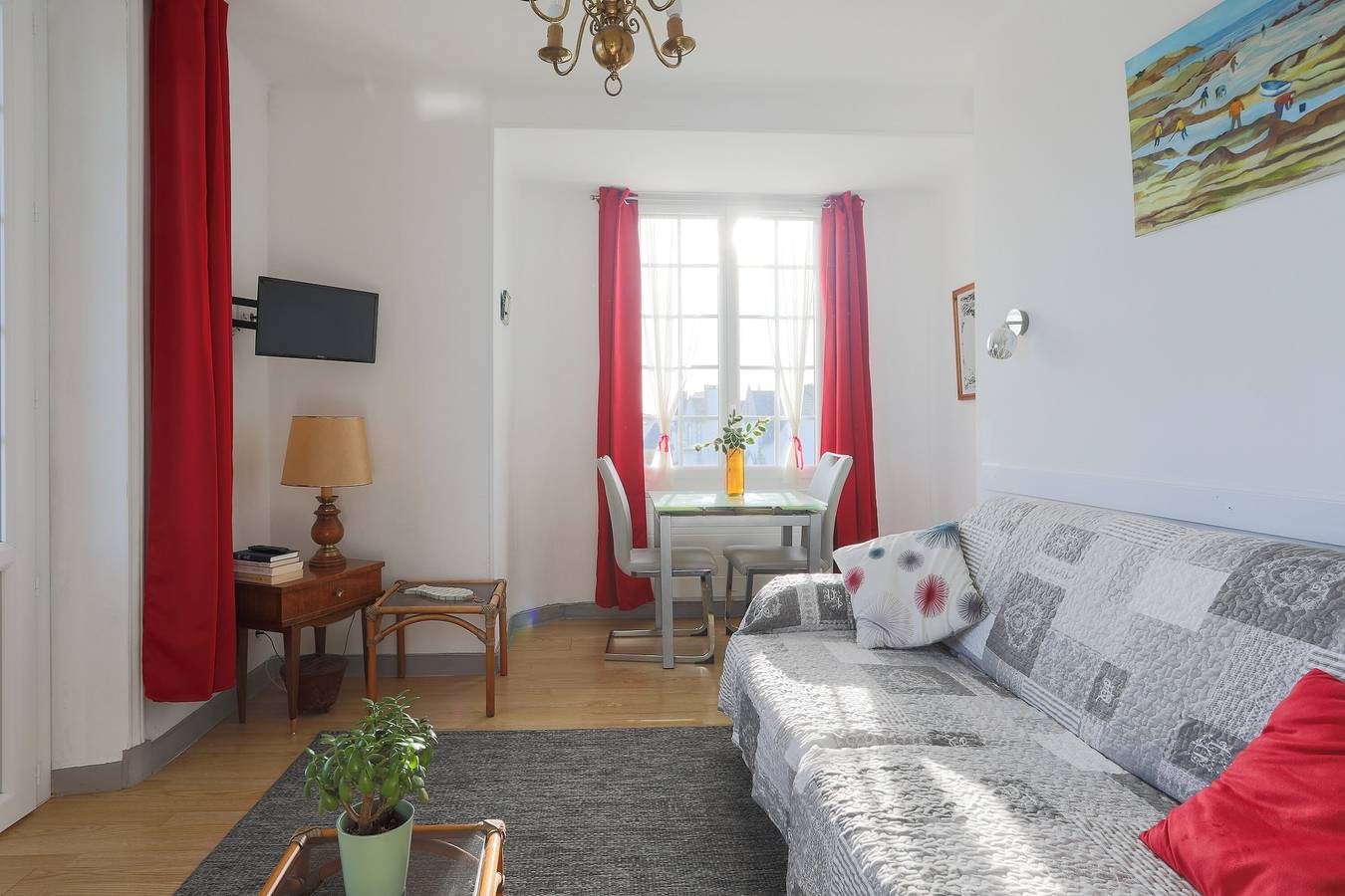 Ganzes Studio, Studio "Direkter Meerblick für 2 Personen" mit Meerblick, 2 Balkonen und Wlan in Saint-Quay-Portrieux, Côte de Goëlo