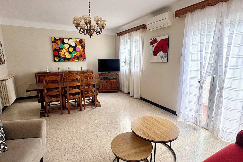 Entire apartment, Apartment with garage Le Boulou for cures or vacationers. sleeps 6 in Le Boulou, Céret region
