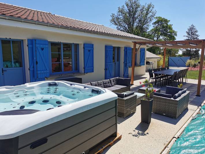Gîte pour 10 personnes, avec Terrasse ainsi que Jardin et Vue