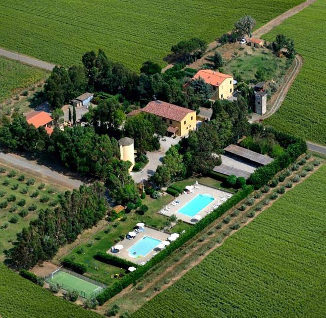 Agriturismo voor 4 personen, with uitzicht and tuin as well as zwembad and kinderzwembad in Cecina