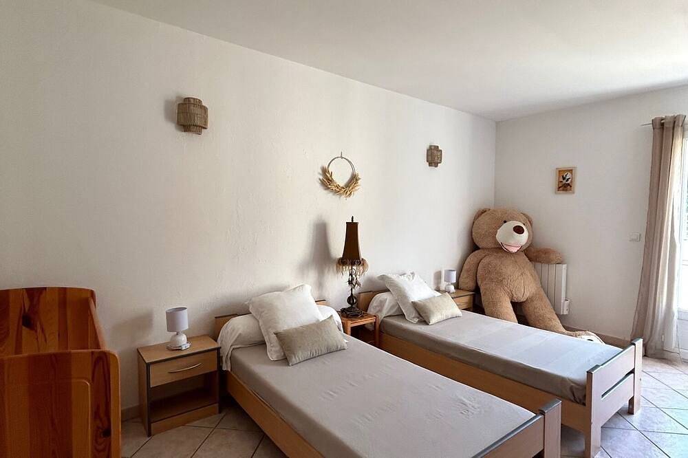 Appartement entier, Appartement meublé Rdc calme, ensoleillé avec jardin et vue sur la mer in Tiuccia, Casaglione