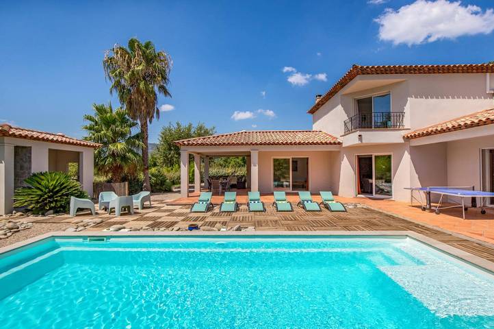Location de vacances pour 10 personnes, avec Jardin à Néoules