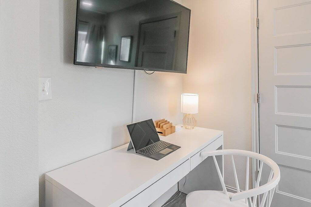 Charming Home Near Dickies+Free Biweekly Clean+King Bed+Fully Furnished in Fort Worth, Tarrant County