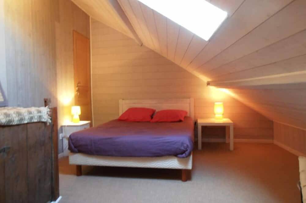 Entire apartment, Downtown apartment with breathtaking view of the port and the Vauban citadel in Le Palais, Côte des Mégalithes