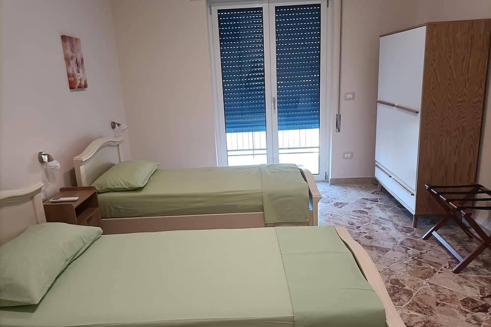 Appartement entier, Apartment in downtown Pompeii few steps away from the  Ruins, next to railway in Pompei, Parc national du Vésuve