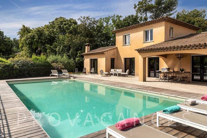 Villa pour 8 personnes, avec piscine et balcon/terrasse à Montauroux