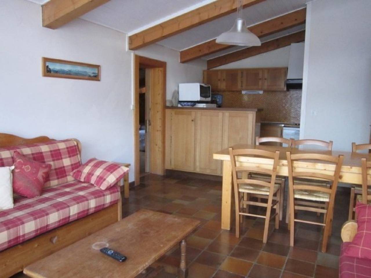 Entire apartment, 5-room apartment for 11 people in Les Gets, near slopes and shops in Les Gets, Les Portes du Soleil