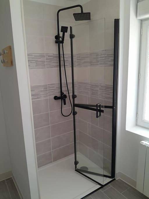 Appartement entier, One-Bedroom Apartment in Éguzon-Chantôme, Région de La Châtre