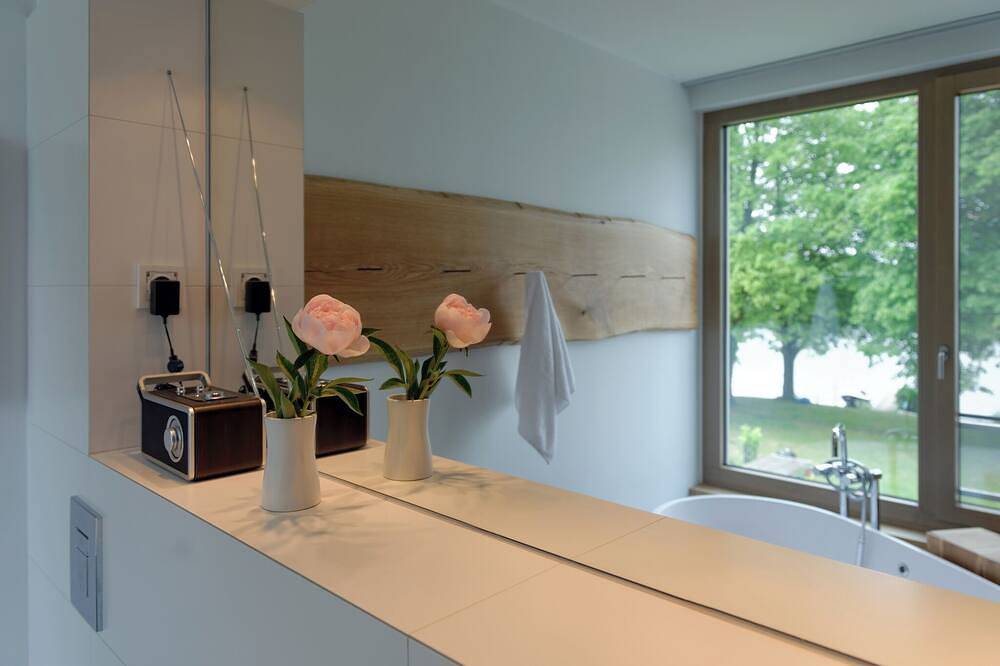Ganze Wohnung, Haus am Havelbogen direkt am Wasser mit Kanu und Steg, Terrassenwohnung***** in Plötzin, Werder