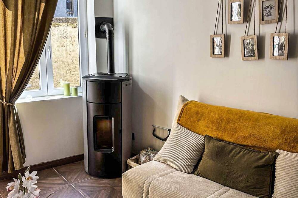 𝐴𝑢 𝑠𝑒𝑐𝑟𝑒𝑡 𝑑𝑢 𝑣𝑎𝑙𝑙𝑜𝑛 in Boulogne-sur-Mer, Boulogne-sur-Mer region