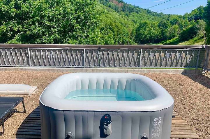 Gîte pour 2 personnes, avec Balcon et Jacuzzi à Saint-Bonnet-le-Courreau