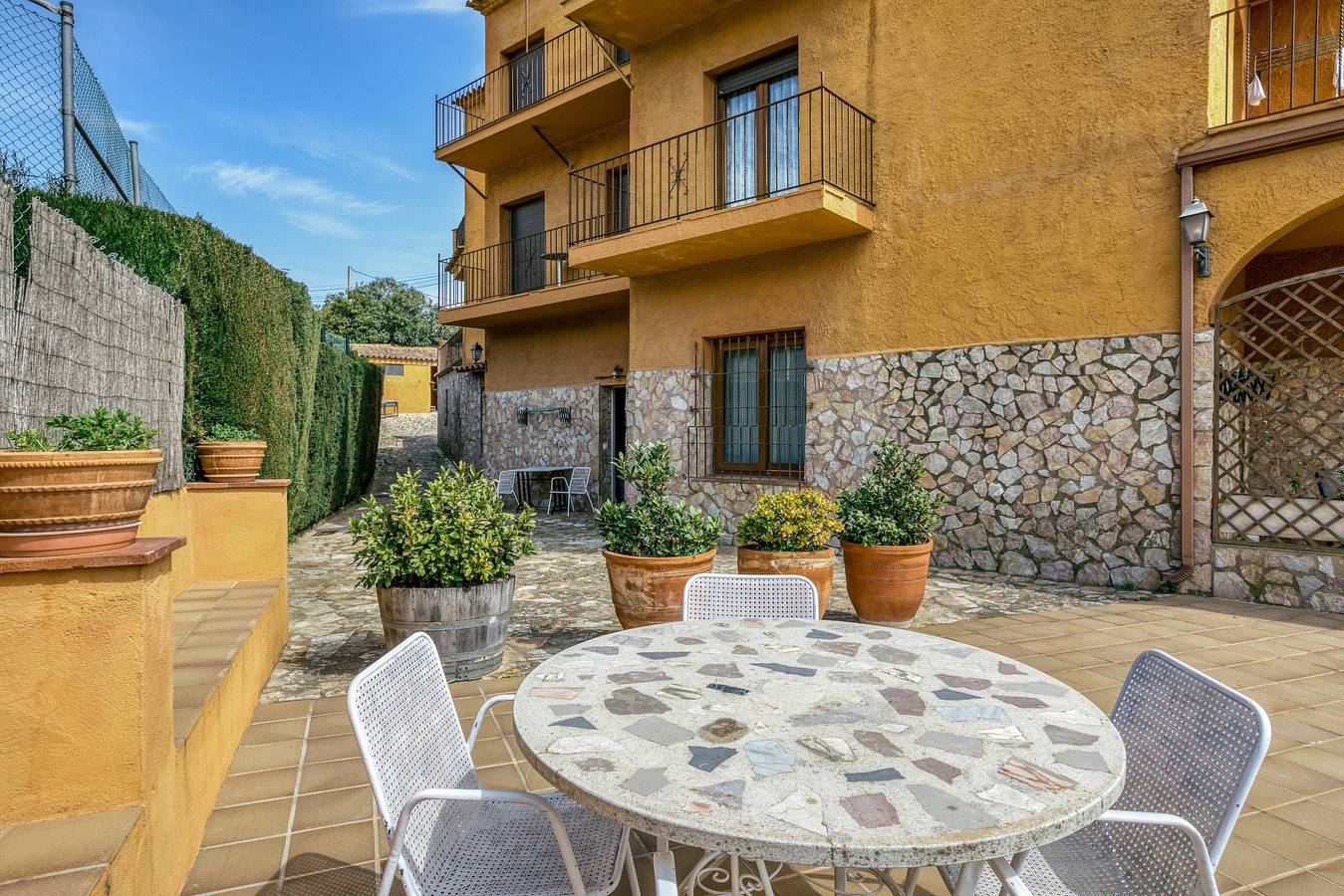 Appartement entier, Appartement 'Bajo 3' avec terrasse privée, balcon et Wi-Fi in Begur, Costa Brava