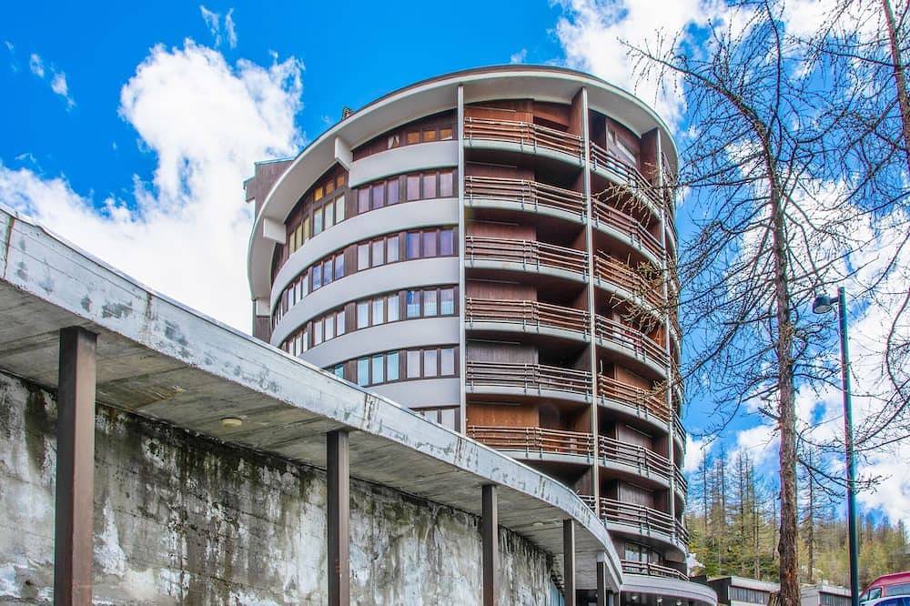Entire apartment, Apartment in Cervinia with Ski Access in Cervinia Cielo Alto, Valtournenche