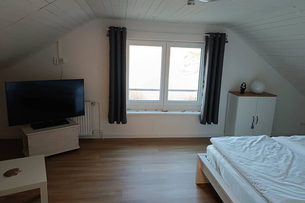 Ferienhaus mit Seezugang, Steg, Ruderboot, Fasssauna und Wallbox in Godern, Pinnow