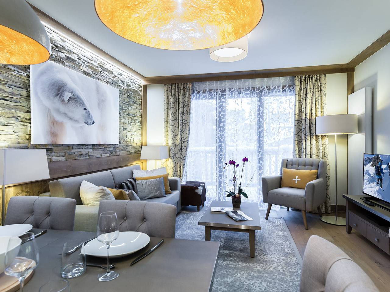 Appartement entier, Appartement Neuf Centre Courchevel Village, Proche Commerces et Pistes, Parking et Fitness Inclus in Saint-Bon-Tarentaise, Les Trois Vallées