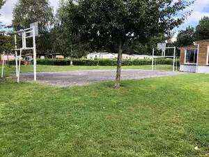 Mobil home pour 10 personnes, avec terrasse ainsi que piscine et jacuzzi à Signy-le-Petit - 3