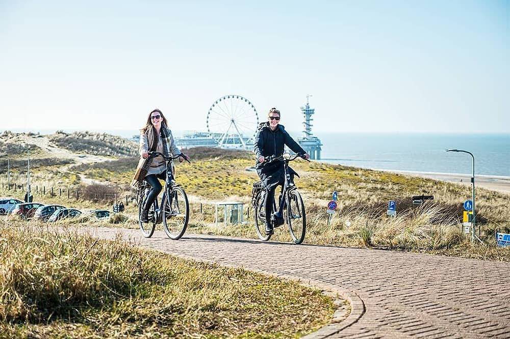 Serene Getaway w/modern amenities near City center, Local sites & Seaside access in Scheveningen, Den Haag