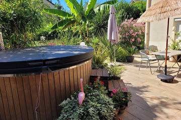 Gîte pour 2 personnes, avec terrasse ainsi que jacuzzi et jardin à Trélissac