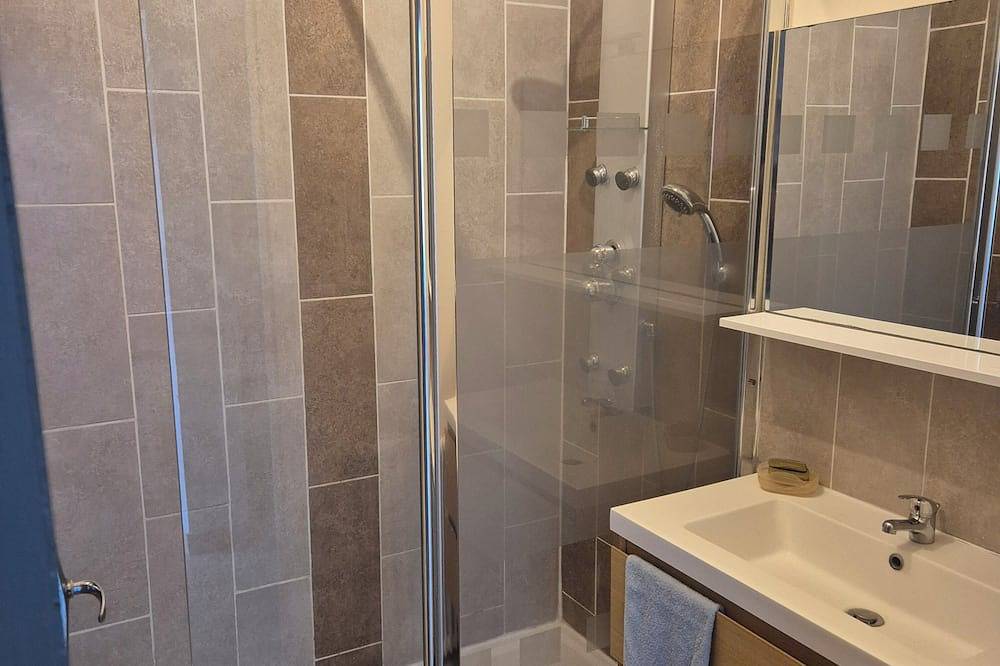 Apartamento entero, 500M from Pessac town center served by Ter Bordeaux - Arcachon and streetcar line in Pessac, Región de Burdeos