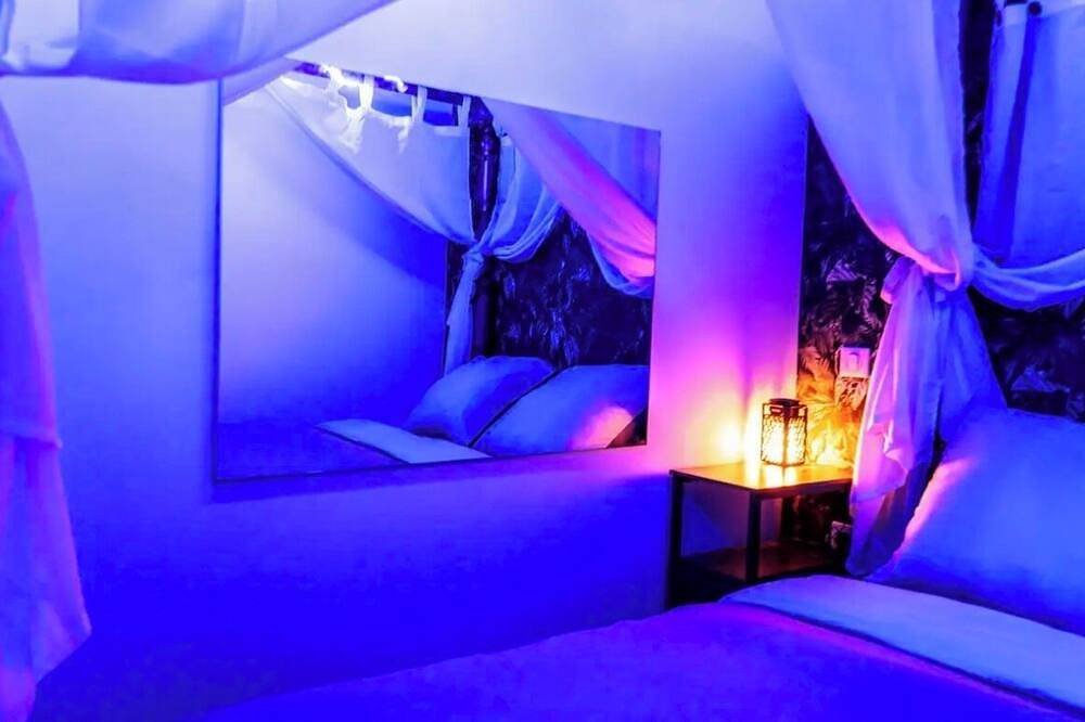 Appartement entier, Jungle Loveroom Centre Ville Pau 🌴 in Pau, Béarn