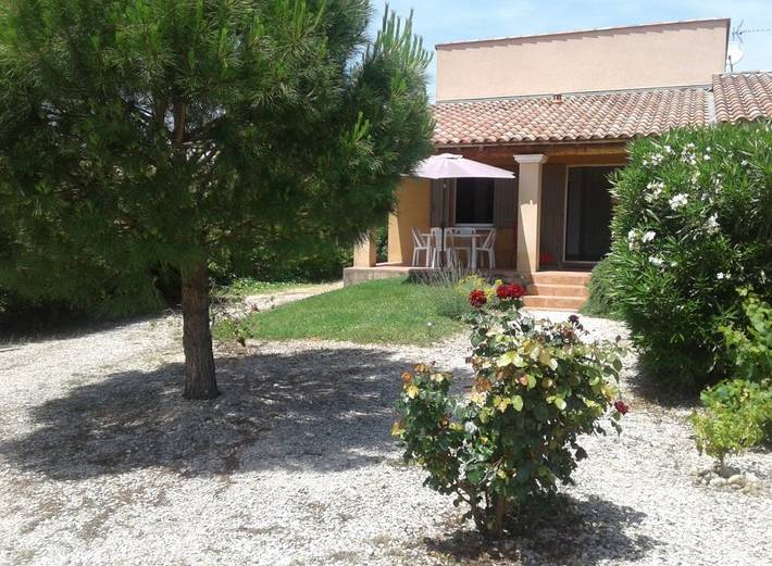 Gîte pour 4 personnes, avec terrasse et jardin