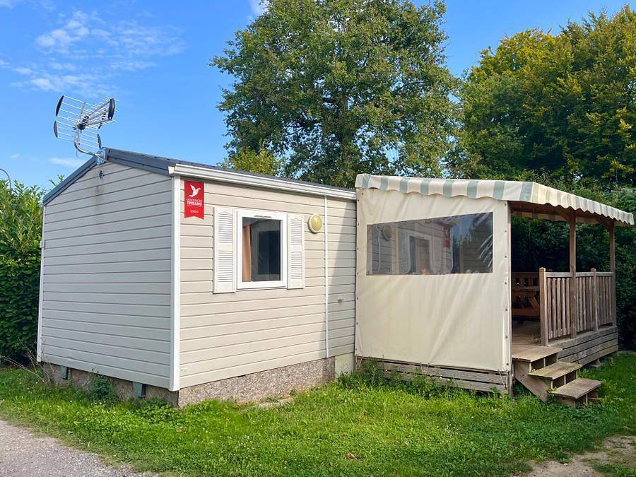 Camping La Faloise - Mobilhome 4 personas - Mobile home - 30-35 m² - 2 dormitorios con terraza in Angicourt, Río Oise