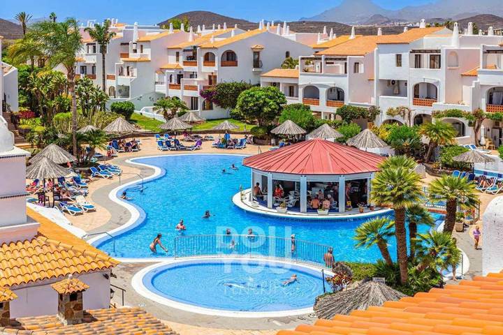 Apartamento para 5 personas, con jardín y piscina además de piscina para niños y vistas en Amarilla Golf